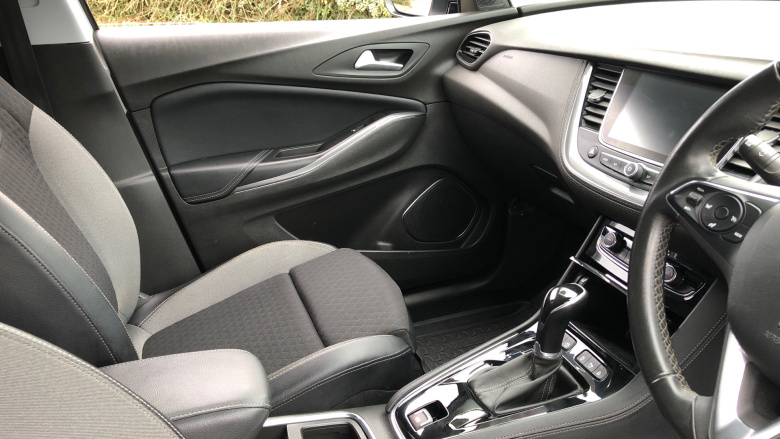 Vauxhall Grandland X 1.5 Turbo D SRi Nav 5dr Auto Diesel Hatchback